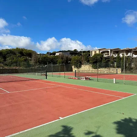 Sardinia Garden Retreat アパート *